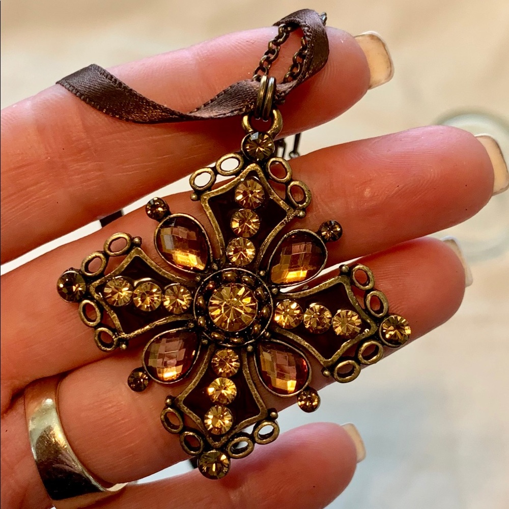 Stunning Cookie Lee brown tone crystal necklace